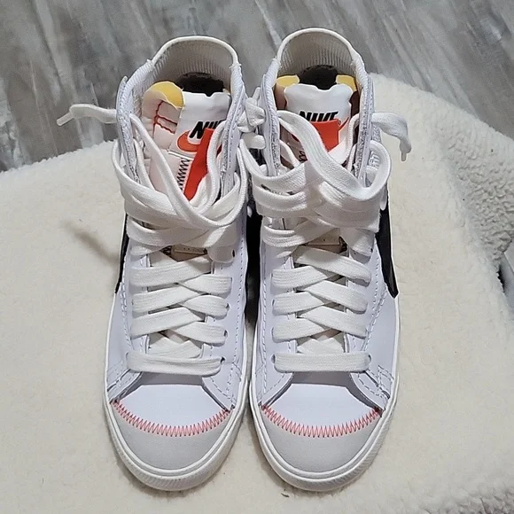 Nike blazer mid top